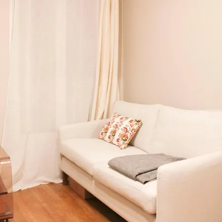 Sunny Renovated In The Heart Of *
