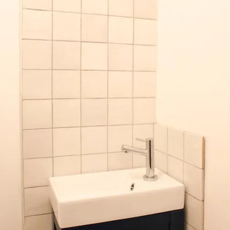 Apartment Sunny Renovated In The Heart Of