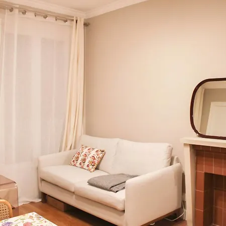 Sunny Renovated In The Heart Of Apartment *