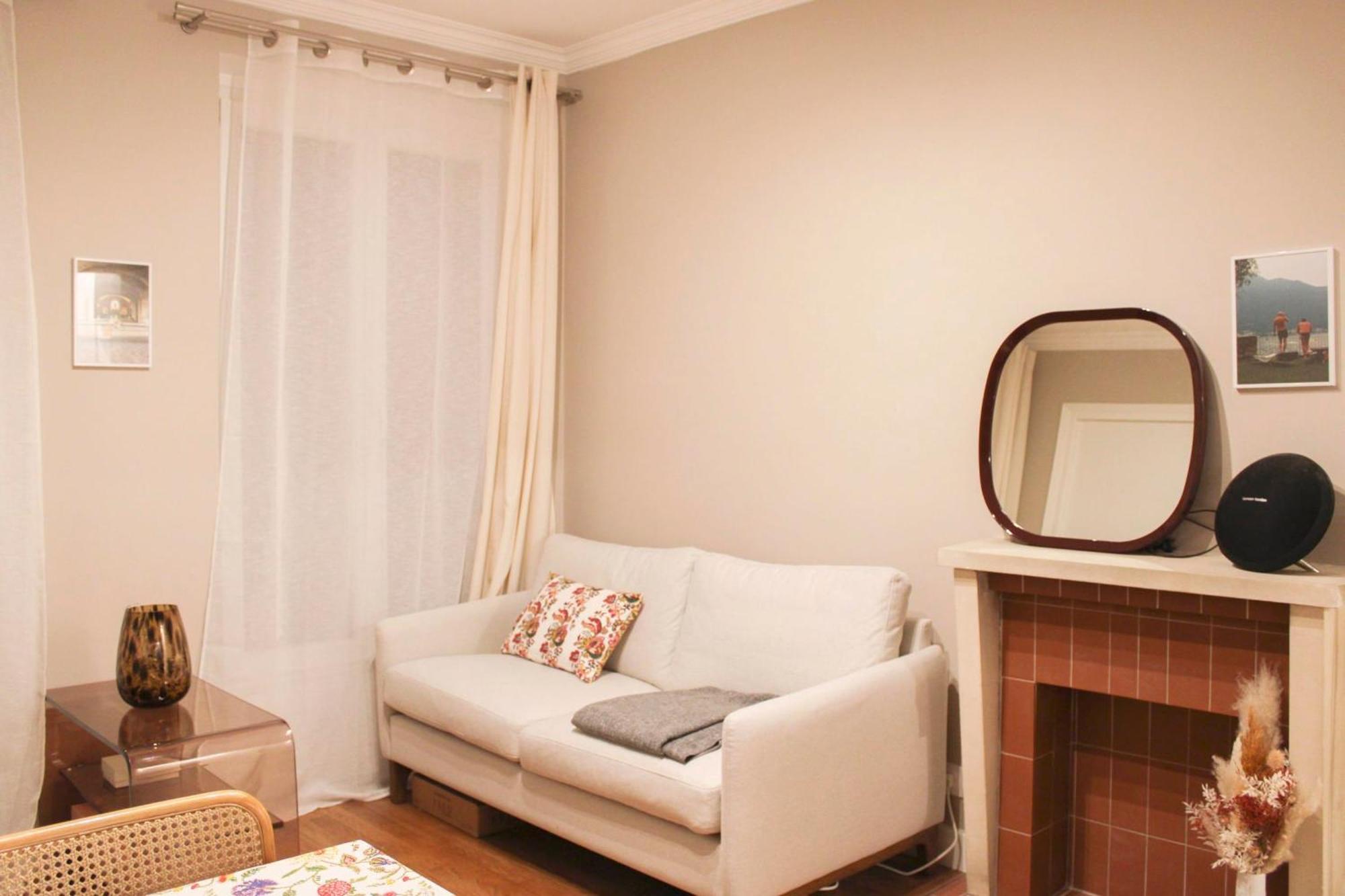 Sunny Renovated In The Heart Of Apartment *