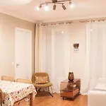 Sunny Renovated Stay In The Heart Of Paris