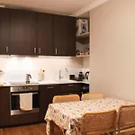 Sunny Renovated Stay In The Heart Of Paris