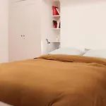 Sunny Renovated Stay In The Heart Of Paris